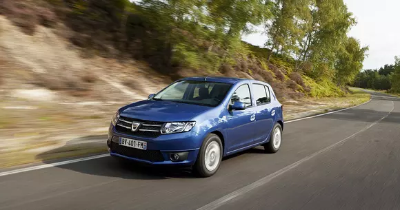 Dacia continuă să facă performanță în Hexagon și termină luna în fața producătorilor locali