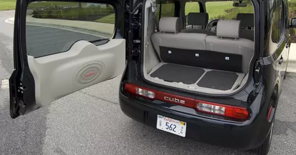 5 mașini cu spatele "din topor"