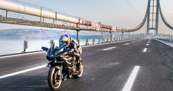 Record mondial: 26 de secunde pentru sprintul 0 - 400 km/h cu o motocicletă