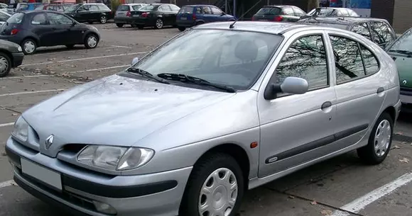 Îți mai aduci aminte cum arăta primul Renault Megane?