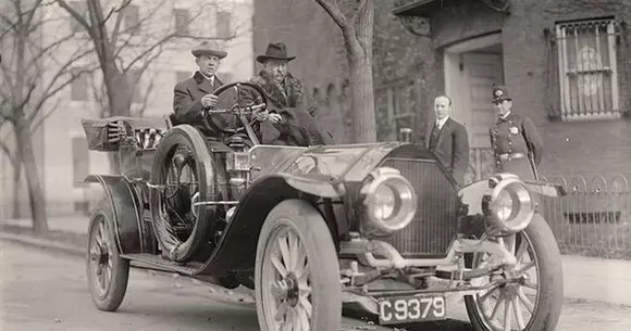 Povestea primului președinte care a folosit mașina într-o campanie electorală | VIDEO