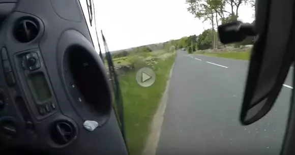 Și-a filmat propriul accident. Totul s-a întâmplat din cauza unei depășiri