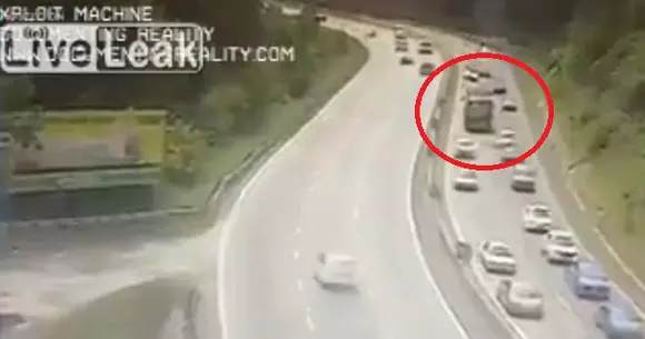 Ce se întâmplă când un autobuz rămâne fără frâne? | VIDEO