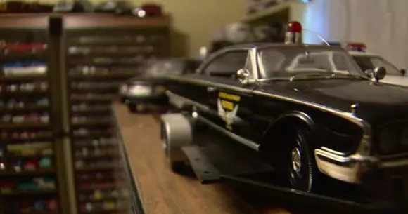 O biserică s-a trezit cu 30.000 de mașinuțe pe cap. E impresionant cum arată colecția! | VIDEO