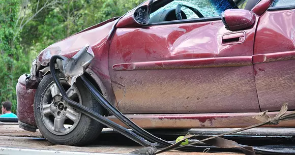 Bancul de luni - Un el și o ea într-un accident rutier