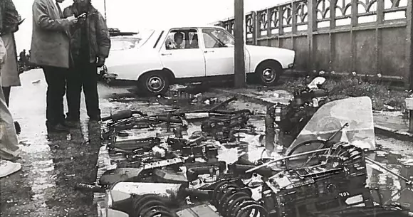 Galerie foto: Cum vindeau românii piese auto în trecut