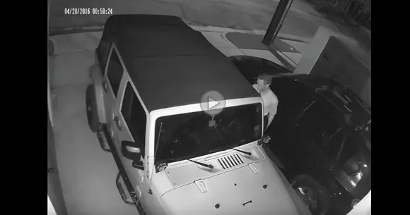 Au furat o mașină în 12 minute doar cu un laptop