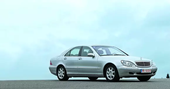 Mercedes Clasa S (W220) de la 3000 de euro: Multă tehnologie dar și risc mare