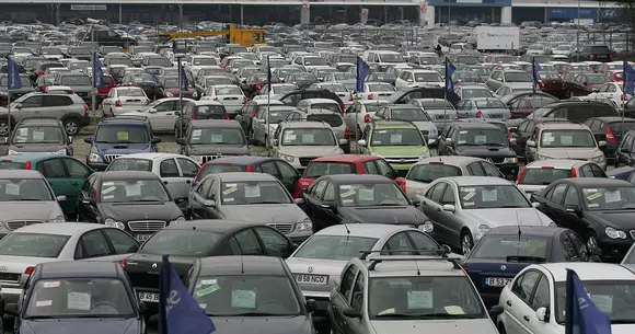 Vânzări în mai 2016: Cu frâna de mână trasă