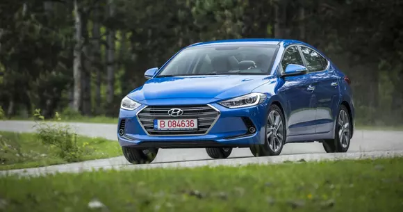 Hyundai Elantra 1.6 CRDi Exclusive: Profil de bestseller