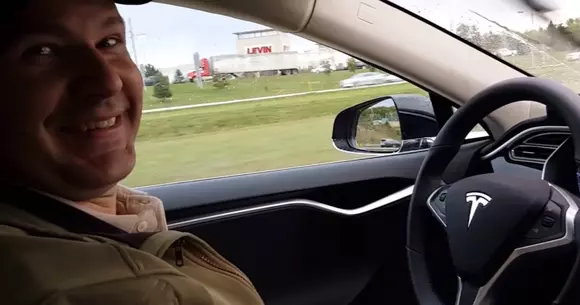 Detalii despre accidentul mortal din SUA în care a fost implicată o Tesla dotată cu sistemul Auto Pilot