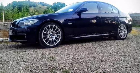 Ce a scris vânzătorul unui BMW în anunț a șocat pe toată lumea: "Dacă aș scrie kilometri reali, nu mai dă nimeni click pe anunț"