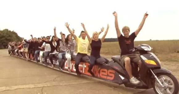 Cum arată cea mai lungă motocicletă din lume? | VIDEO