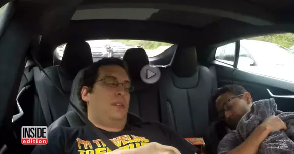 Ce mai poți face când activezi Tesla Autopilot