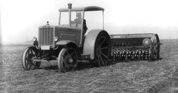 Așa arăta IAR 22, primul tractor românesc | FOTO