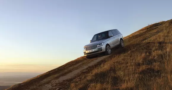 Modificări importante pentru Range Rover. Apare nivelul de echipare SVAutobiography Dynamic și motorul de 3,0 litri de pe F-Type