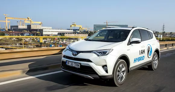 Aventura Toyota: spre Mamaia cu Toyota RAV4 Hybrid