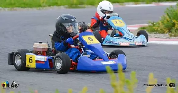 Unul dintre cei mai tineri piloți legitimați în România este născut în 2010. Poți să-ți duci copilul pe pistă de la cinci ani!