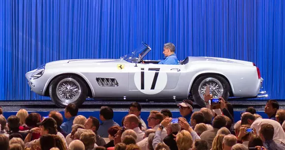 Un Ferrari 250 California Spider s-a vândut pentru 18 milioane de dolari