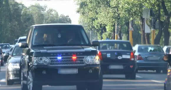 Tu știi care este diferența dintre linia continuă și cea dublă continuă?