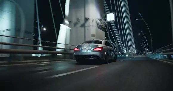 Mercedes-Benz CLA face echipă perfectă cu Bucureștiul într-un spot video