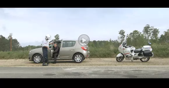 Polițiștii francezi iubesc Dacia Sandero