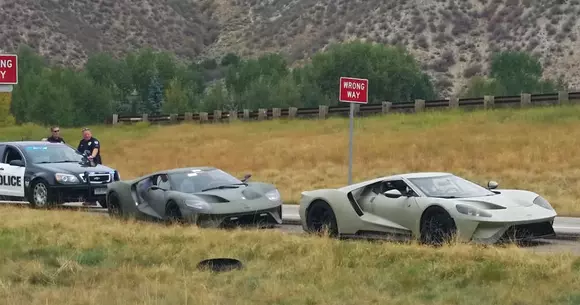 Șoferii unor Ford GT-uri de teste au fost opriți pentru că mergeau cu dublul vitezei legale