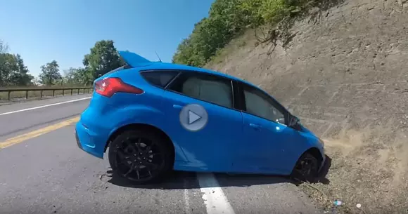 Epic fail - Șoferul unui Ford Focus RS nu se descurcă în modul Drift