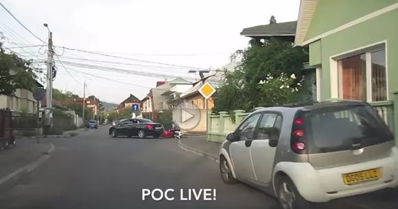 Accident live - De ce nu este bine să dai cu spatele într-o intersecție