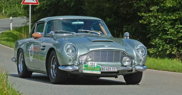 O mașină fără motor, roți și scaune, evaluată la 200.000 de euro