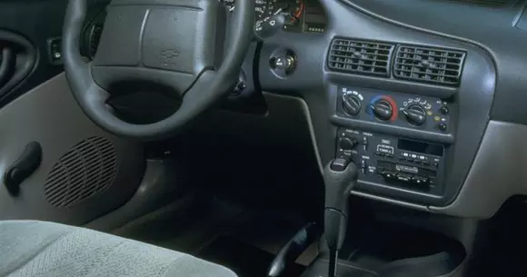 Istoria e urâtă pe interior! 4 dintre mașinile cu cel mai enervant interior