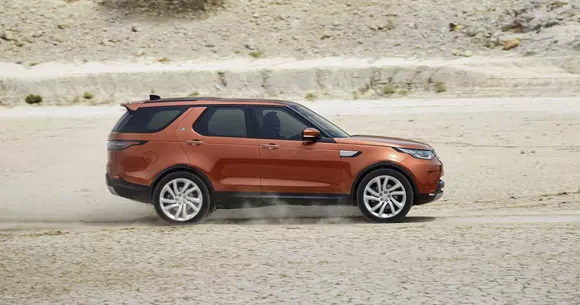 LIVE Paris 2016 - Land Rover Discovery V, legenda continuă