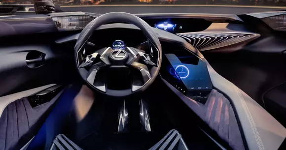 Lexus UX debutează la Paris și are un interior cu holograme