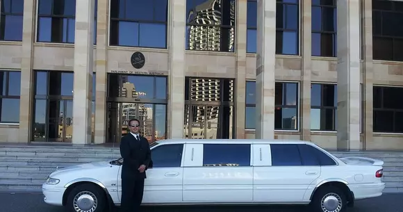 Cel mai tare banc despre... mașina nouă a șefului lui Bulă