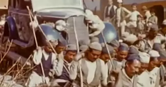 Povestea mașinii făcută cadou regelui din Nepal! Cum a fost transportată e uluitor! | VIDEO