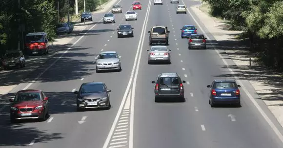 Un senator propune ca limita de viteză din localități să crească la 70 km/h