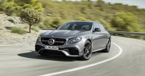 Mercedes-AMG E63 - 612 CP și un look uber-sportiv. Bonus: există un mod de drift