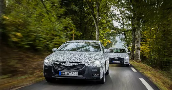 Opel Insignia își schimbă numele în Insignia Grand Sport și debutează în 2017 - UPDATE
