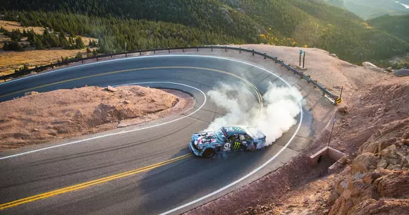 Ken Block recidivează. Climbkhana este noul proiect și o să fie filmat la Pikes Peak
