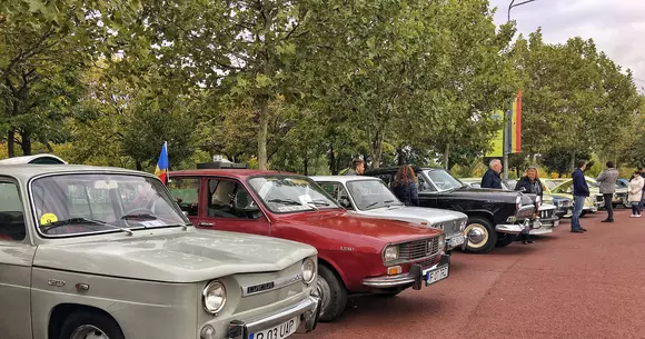 Cum a fost la Retro Parada Toamnei, ultimul vals al mașinilor clasice din 2016
