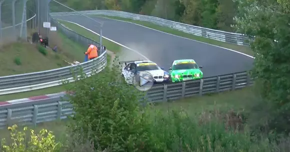 Două BMW M3 au parte de un accident stupid pe Nurburgring