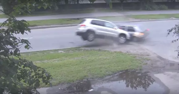 Iată de ce nu e bine să schimbi direcția de mers fără să te asiguri