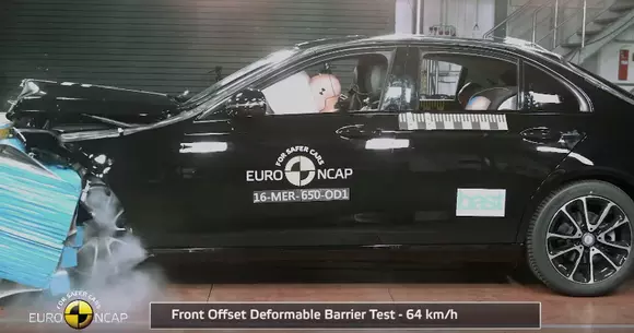 EuroNCAP – Mercedes-Benz Clasa E și Peugeot 3008 primesc cinci stele