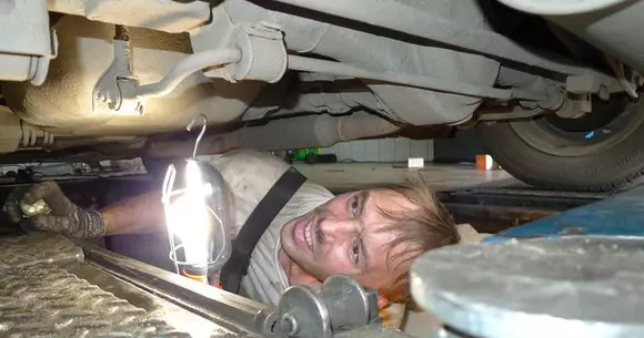 Cele mai amuzante denumiri de firme auto din România