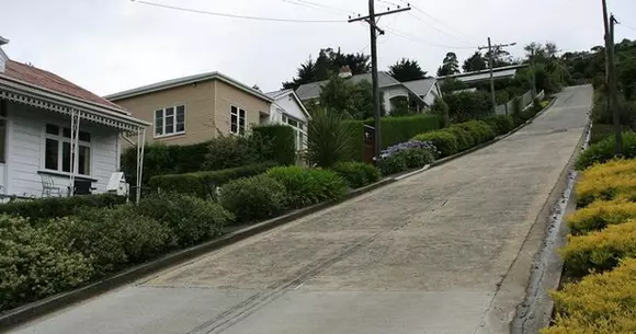 Acesta este cel mai abrupt drum din lume! Te-ai încumeta să conduci pe el? | VIDEO