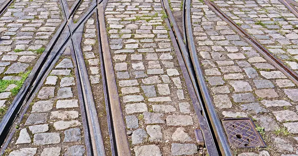 10 tramvaie blocate de o mașină parcată neregulamentar