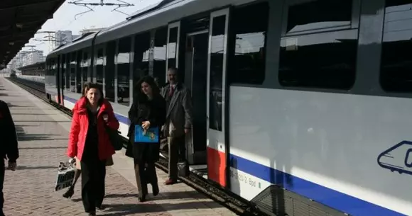 Din 2018 vom merge cu trenul direct la aeroportul Otopeni. Vezi cât va dura și cât vei avea de plătit pentru o cursă