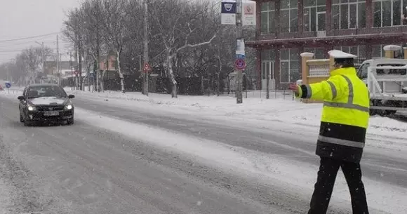 Cozi la vulcanizări pentru schimbarea anvelopelor. Ce amenzi riscați