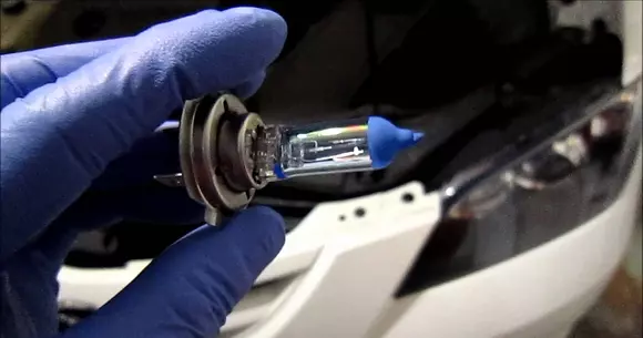 Faruri: schimbă acum becurile pentru o vizibilitate perfectă!