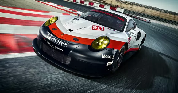 Porsche 911 RSR a debutat la Los Angeles. Nemții pregătesc terenul pentru Le Mans 2017